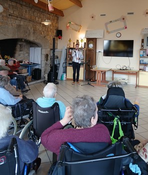 Florian chanteur en maison de retraite